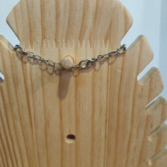 White and Silver Tone Necklace Lot #131 - Picture 4 of 9